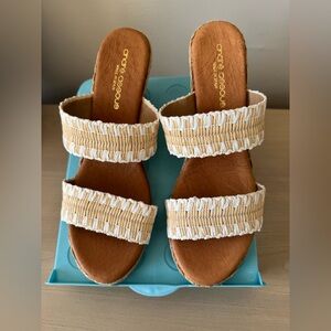 Andre Assous Nolita Raffia Tan and White Espadrille Sandals / Size 9